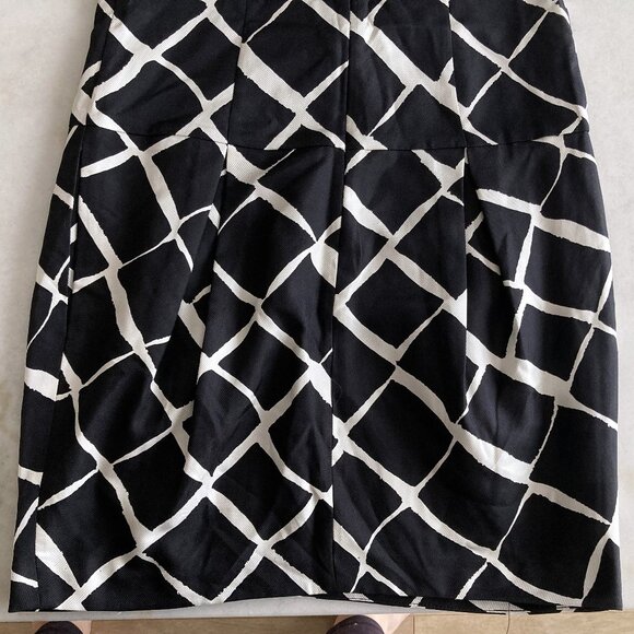 Club Monaco 100% silk black & white diamond print short sleeve dress, round neck - Picture 7 of 9